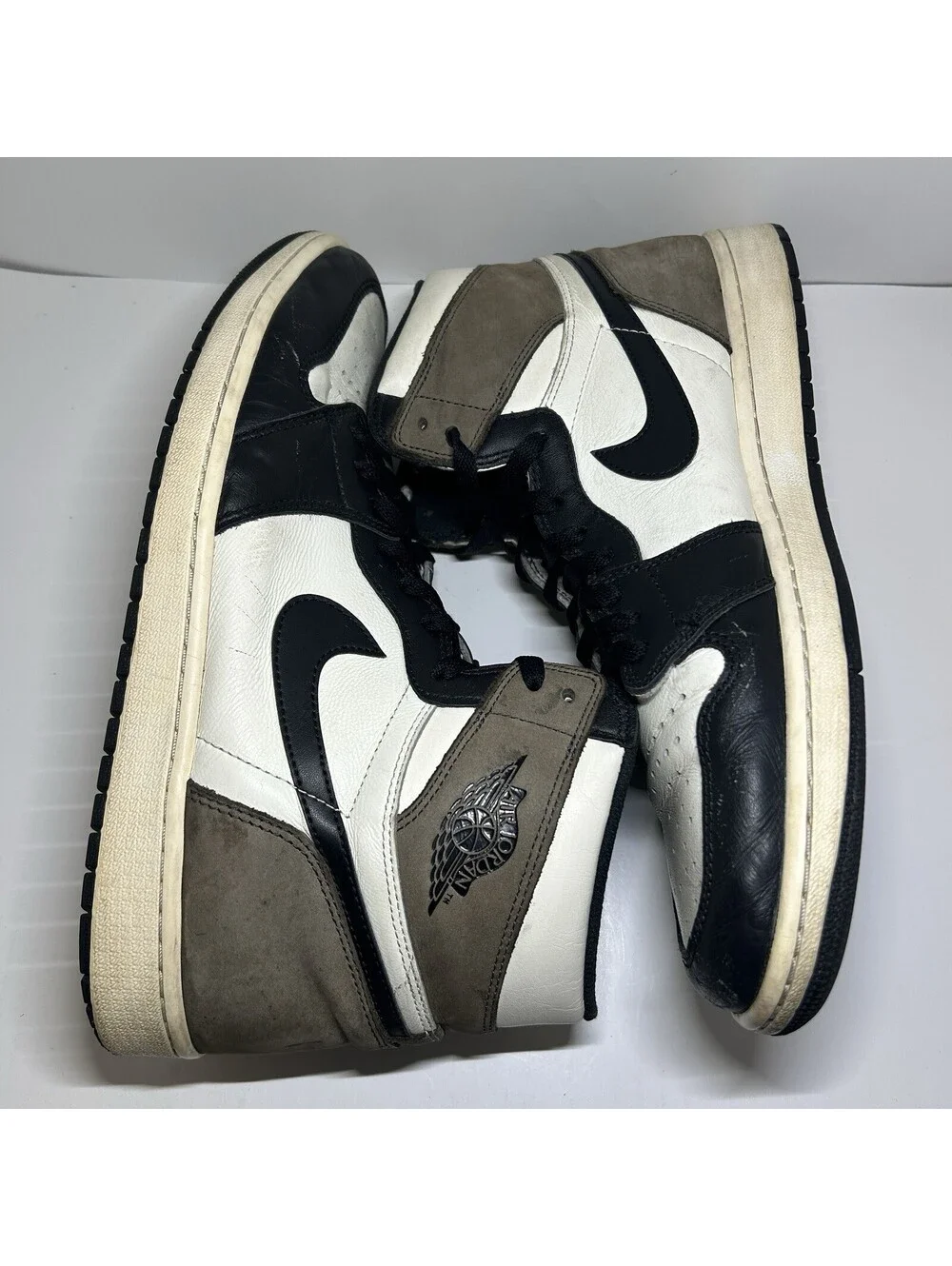 Air Jordan 1 Retro High Dark Mocha - Size 13 - (555088-105)
